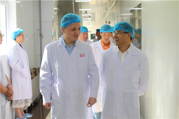 集團領(lǐng)導(dǎo)沈波一行赴赤峰蒙欣藥業(yè)、艾克制藥調(diào)研